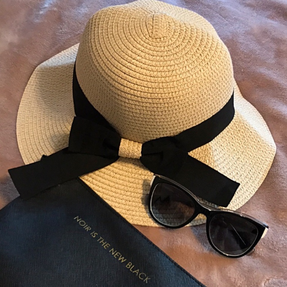 NWOT Beige fedora straw hat with black bow